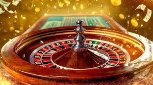 Simbol liar (wild) dalam Phoenix Rises yang bersinar dengan efek bonus multiplier